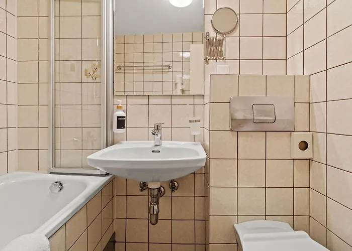 Otel Dependance I 6 Mins To U6 Alser Strasse I Self Check In 3*