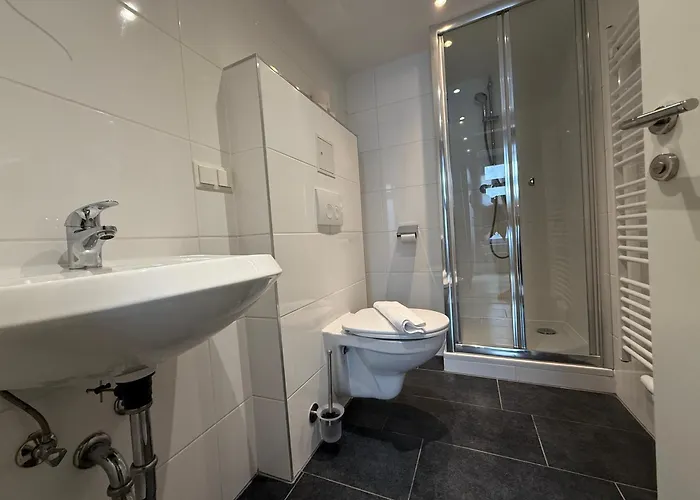 Dependance I 6 Mins To U6 Alser Strasse I Self Check In Otel 3*